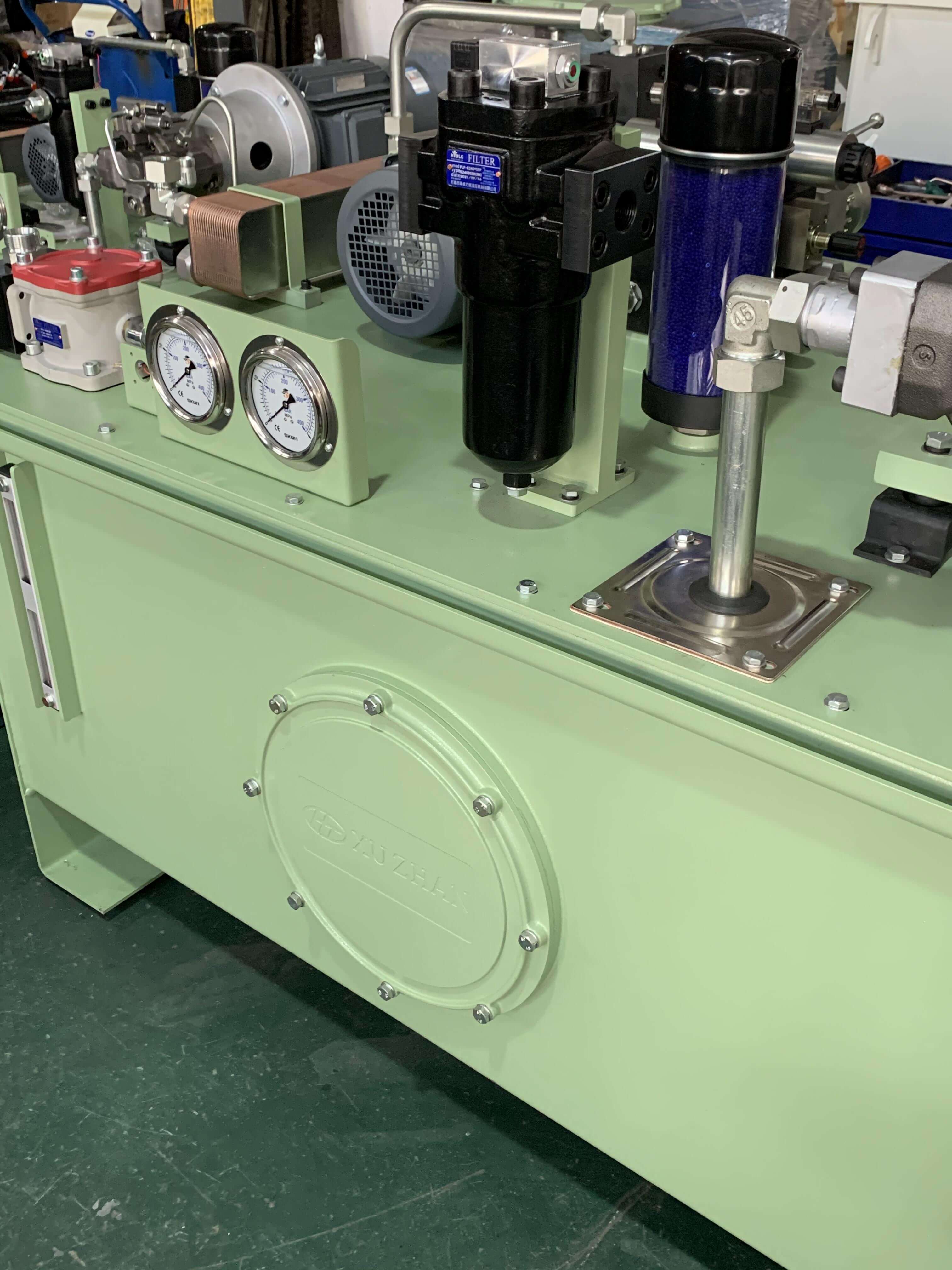 軋機液壓站.jpg 軋機液壓站.jpg